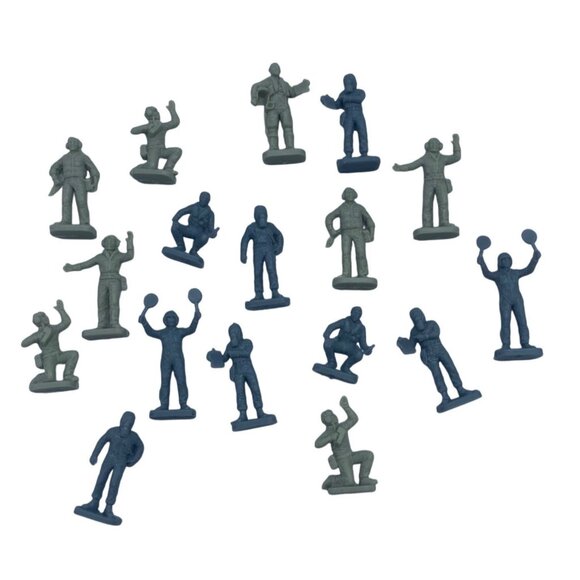 Vtg Plastic Airforce Flight Workers Figurines 1" Pilot Traffic Controllers 16 - Picture 1 of 2